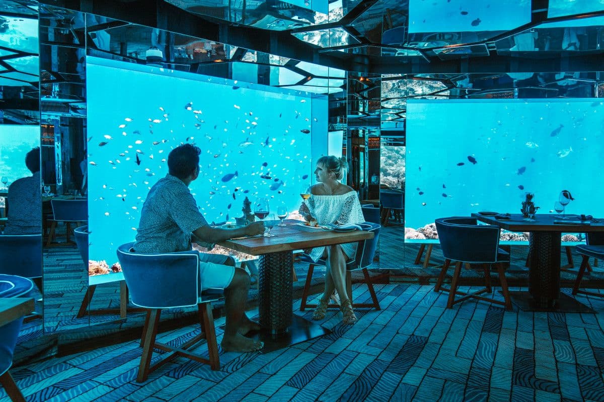 Underwater dining