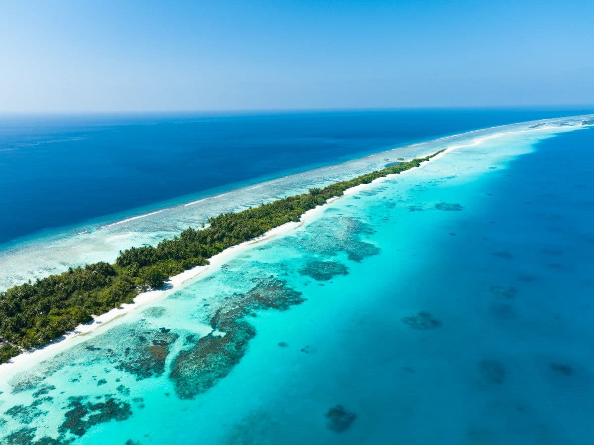 Dhigurah beach walk