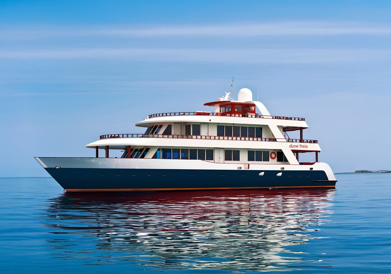 DUNE Theia liveaboard