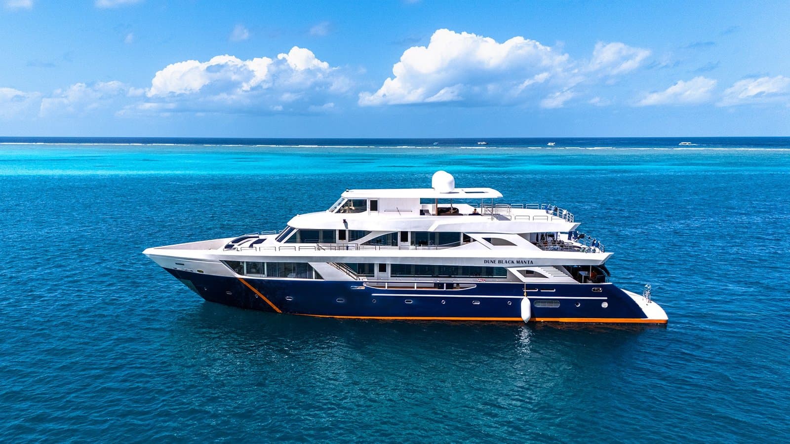 DUNE Black Manta liveaboard